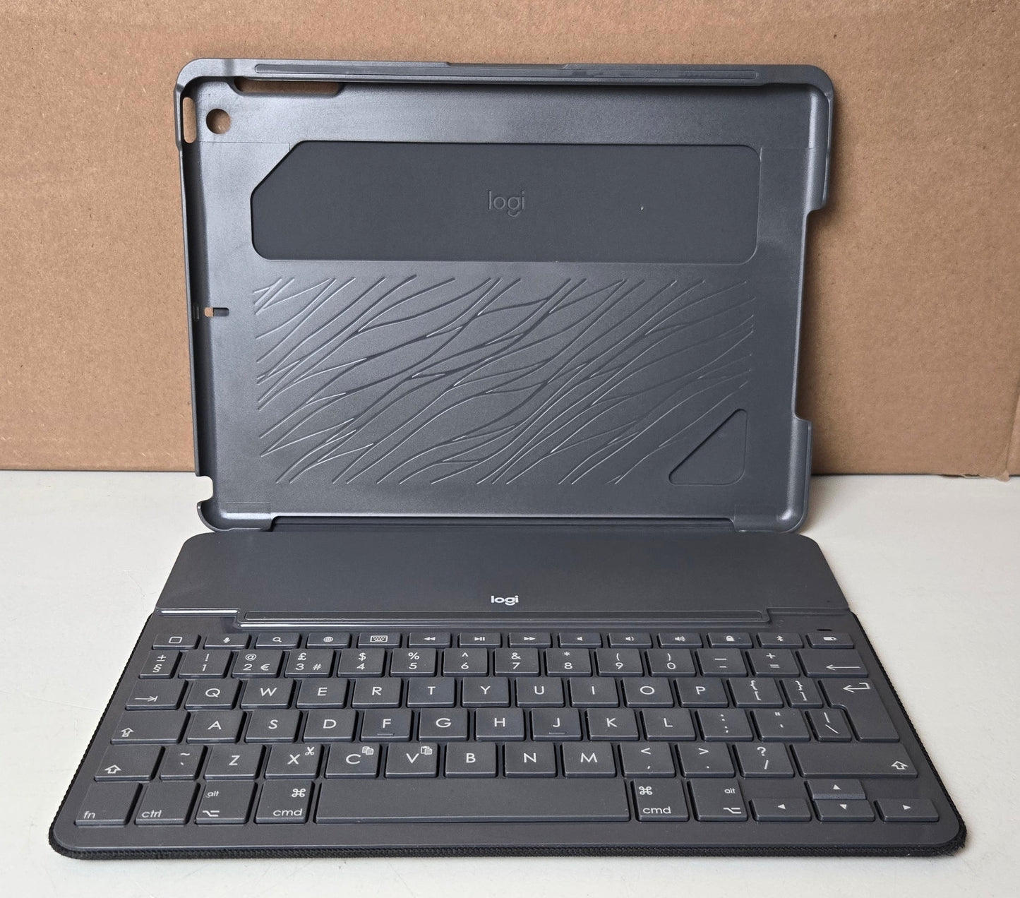 Logitech Slim Folio Model Y‑R0051 Apple iPad 5th 6th Gen 9.7″ 2017 2018 model