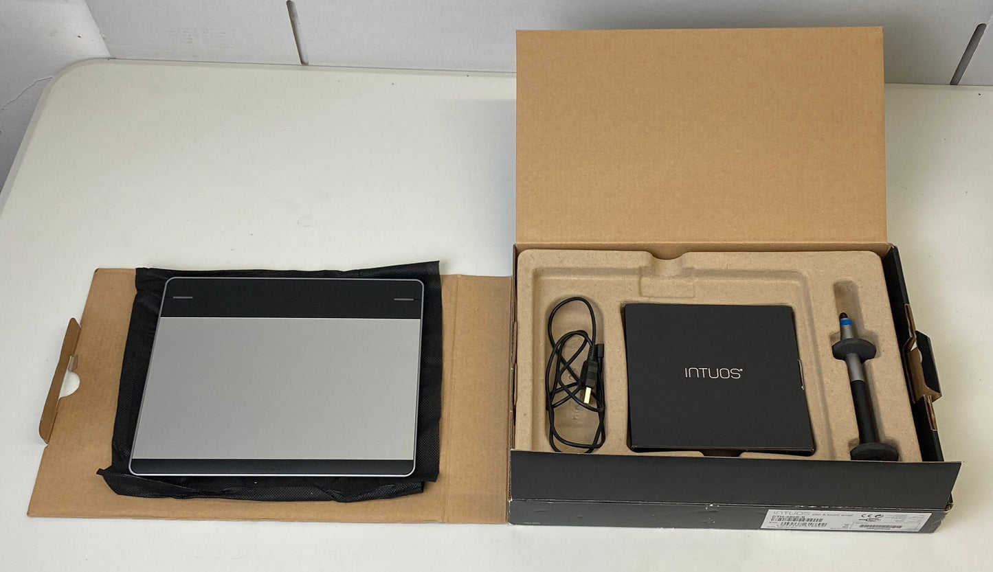 Wacom Intuos CTH-480/S Interactive Tablet and Pen Small