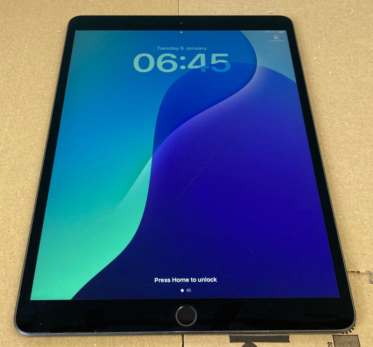 Apple iPad Air 3rd Gen Space Grey 64GB Wifi Only A2152 10.5"