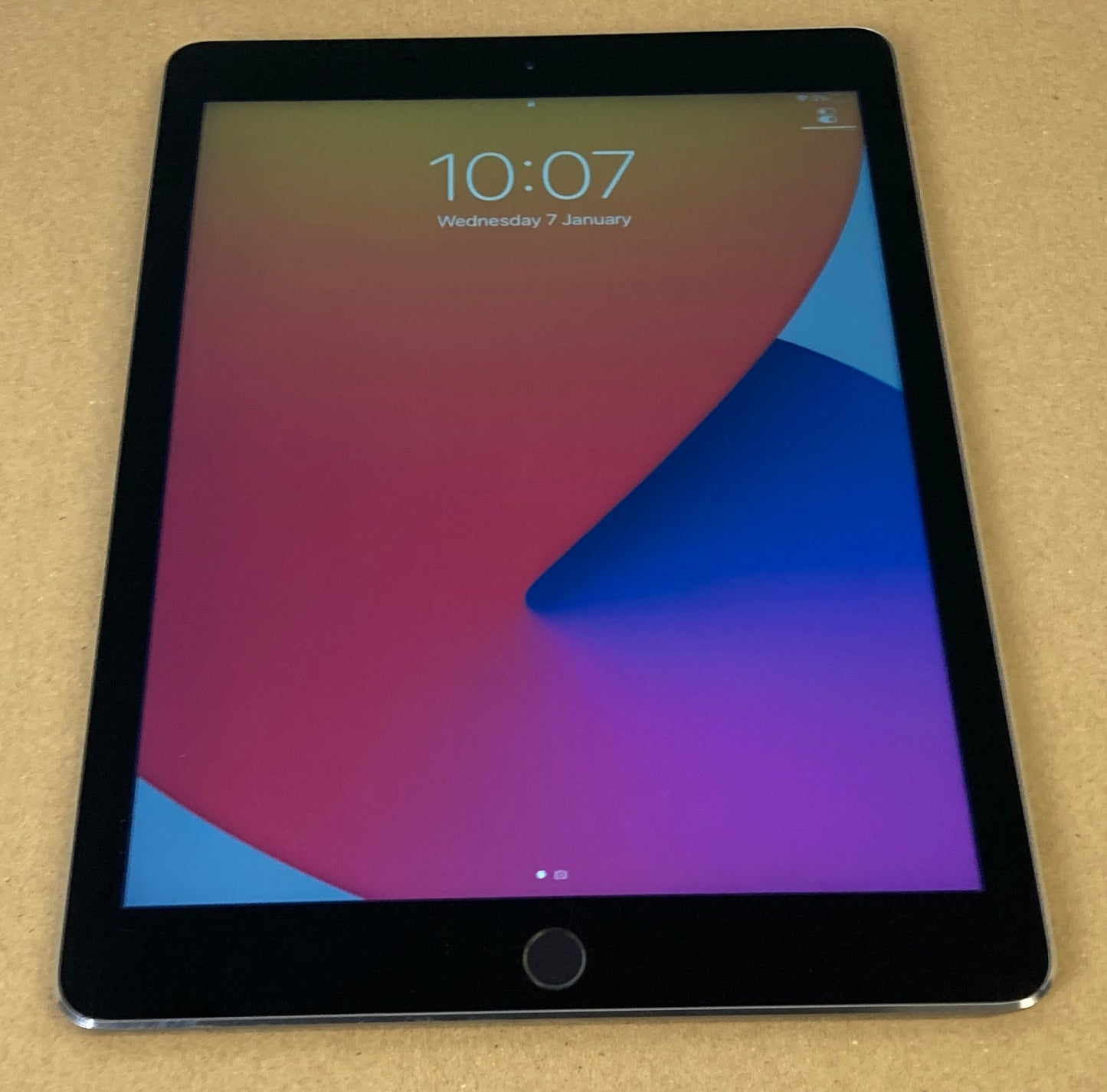 Apple iPad Air 2nd Gen Silver 16GB Wifi Only A1567 9.7"