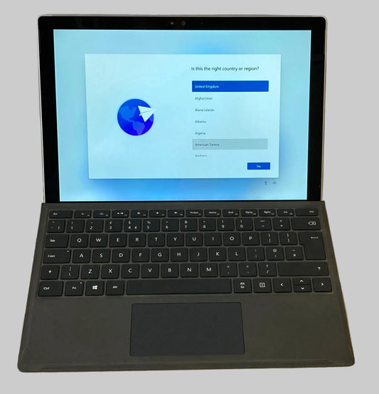 Microsoft Surface Pro 4. i7-6650U. 8GB. 256GB SSD. Win 11