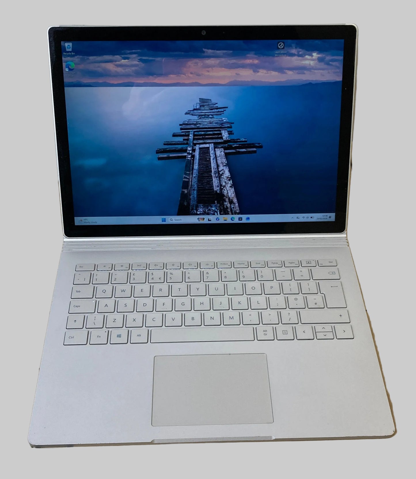 Microsoft Surface Book 2 1832 13.5" Core i5-7300U 8GB RAM 128GB