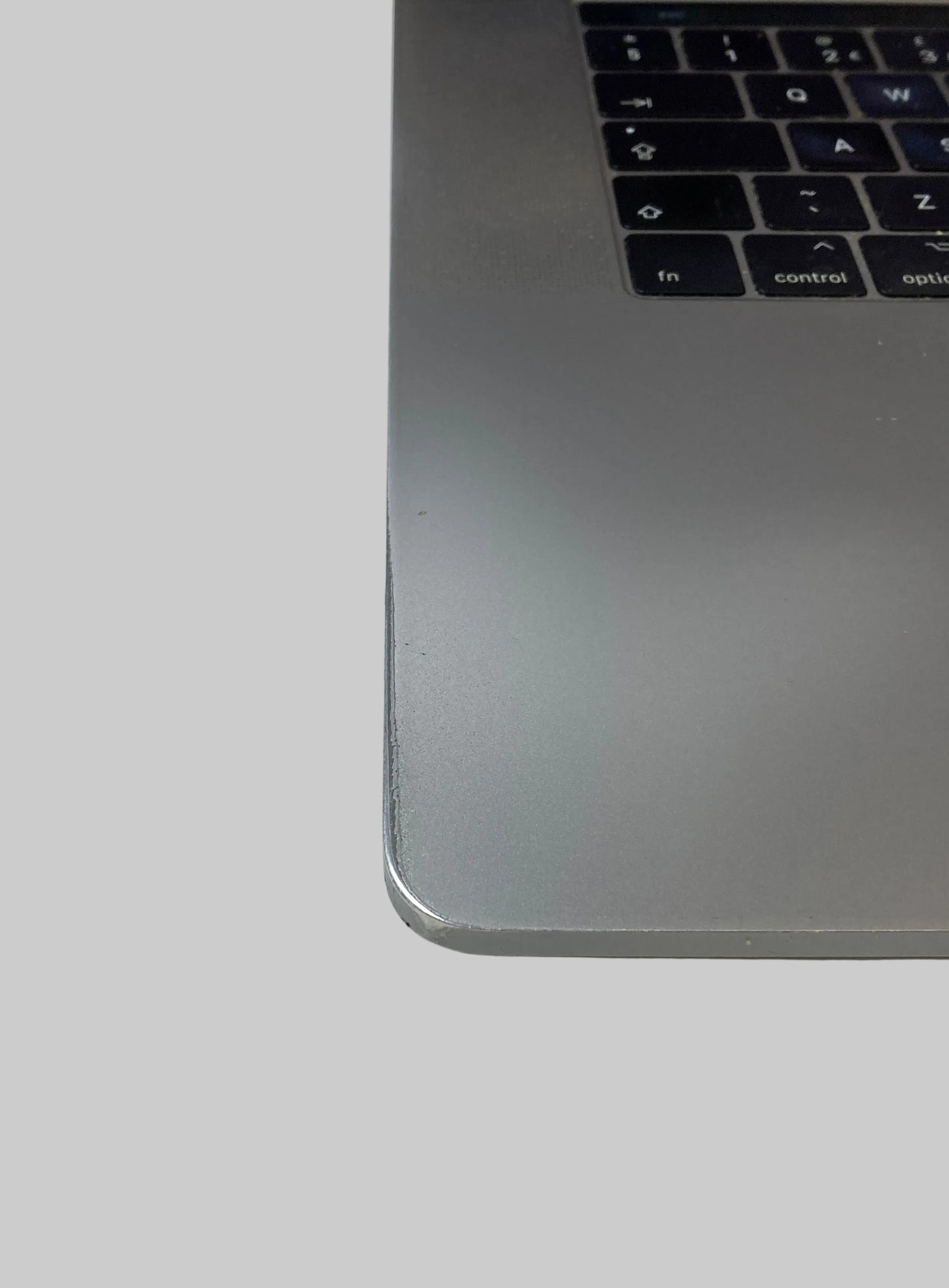 MacBook Pro Touch (15-inch, 2017) 2.8GHz 4‑core Intel Core i7-7700HQ 512GB 16GB