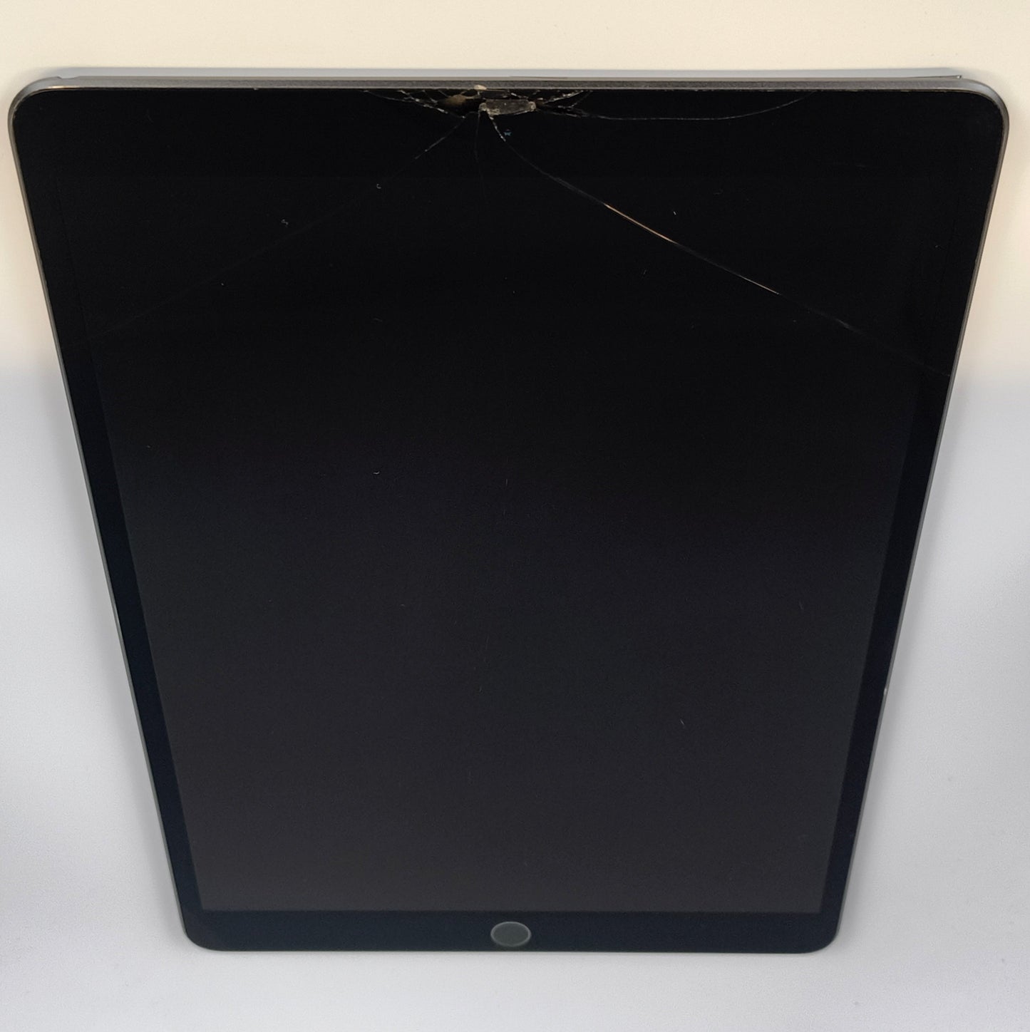 Apple iPad Air 3rd Gen Space Grey 64GB Wifi Only A2152 10.5" Cracked